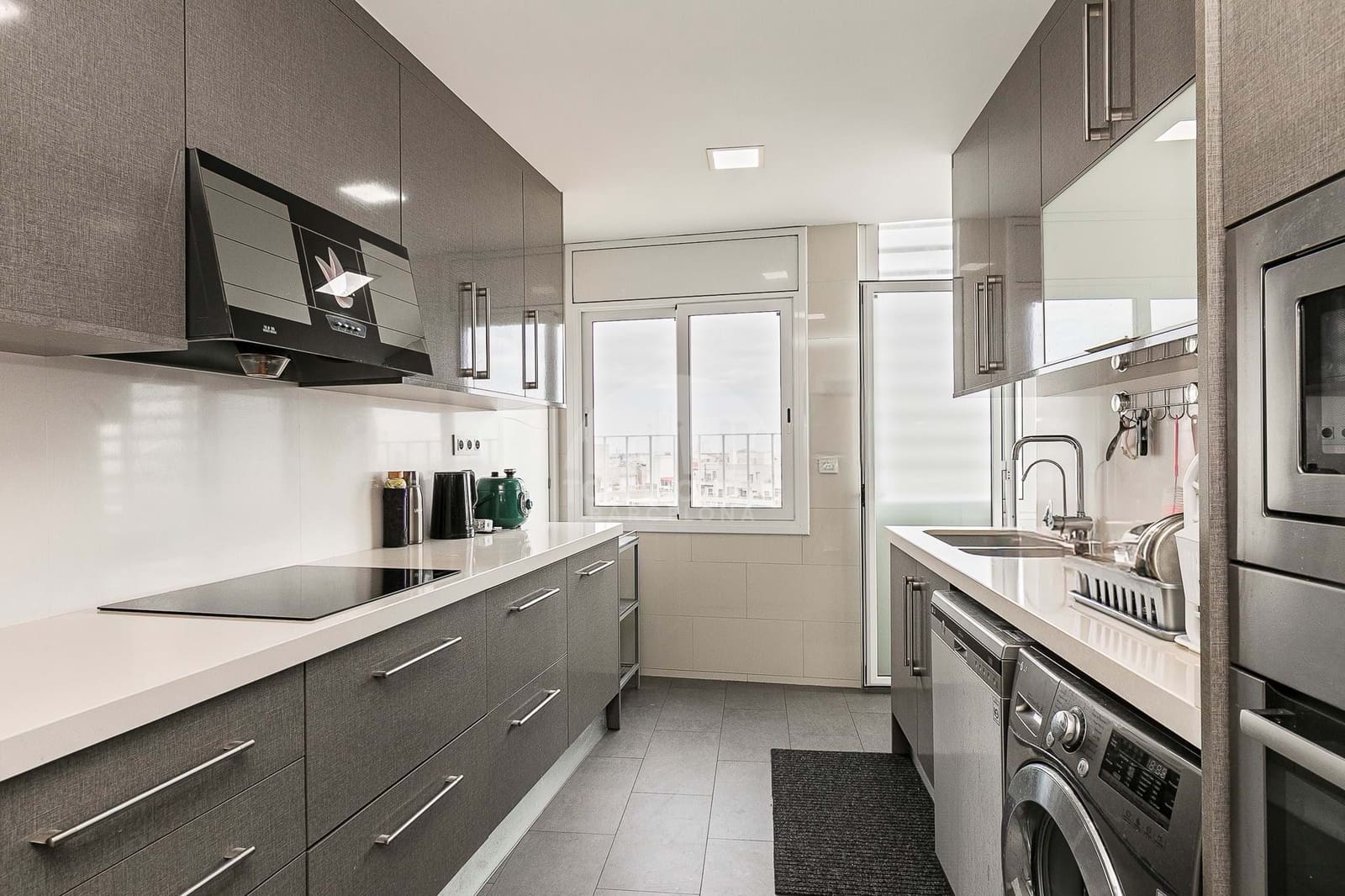 3 bedroom Apartment for sale in Barcelona city with pool - € 798,000 (Ref: 8829701)