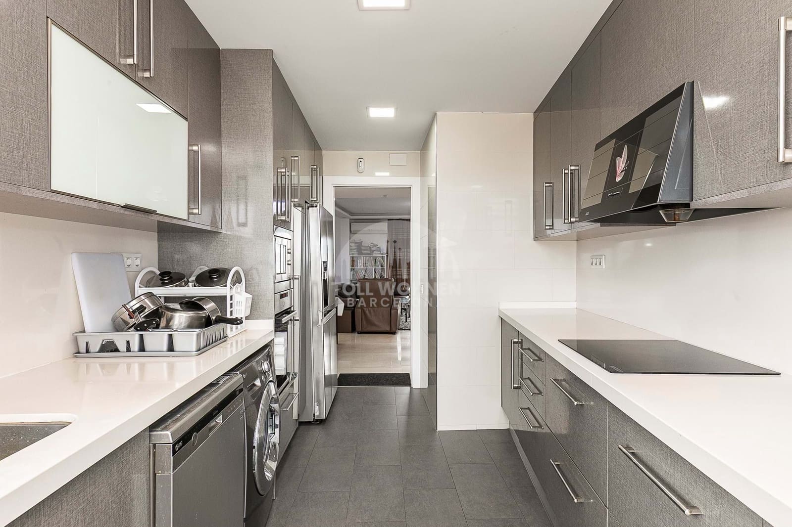 3 bedroom Apartment for sale in Barcelona city with pool - € 798,000 (Ref: 8829701)