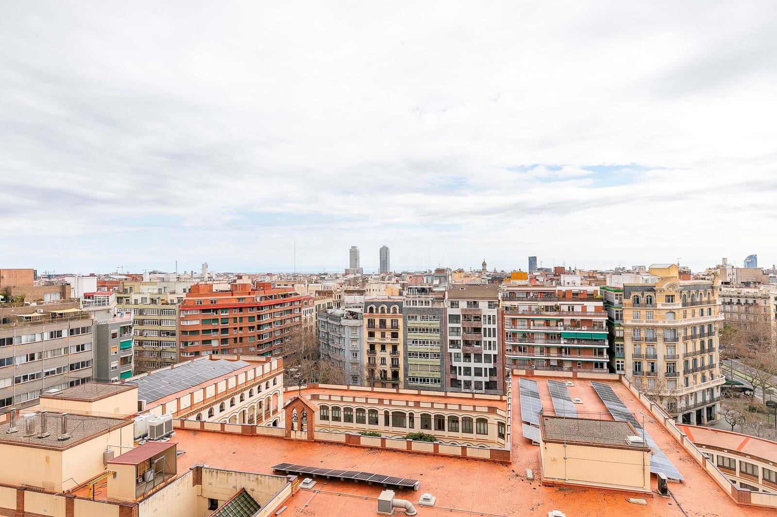 3 bedroom Apartment for sale in Barcelona city with pool - € 798,000 (Ref: 8829701)