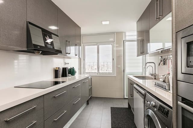 3 bedroom Apartment for sale in Barcelona city with pool - € 798,000 (Ref: 8829701)