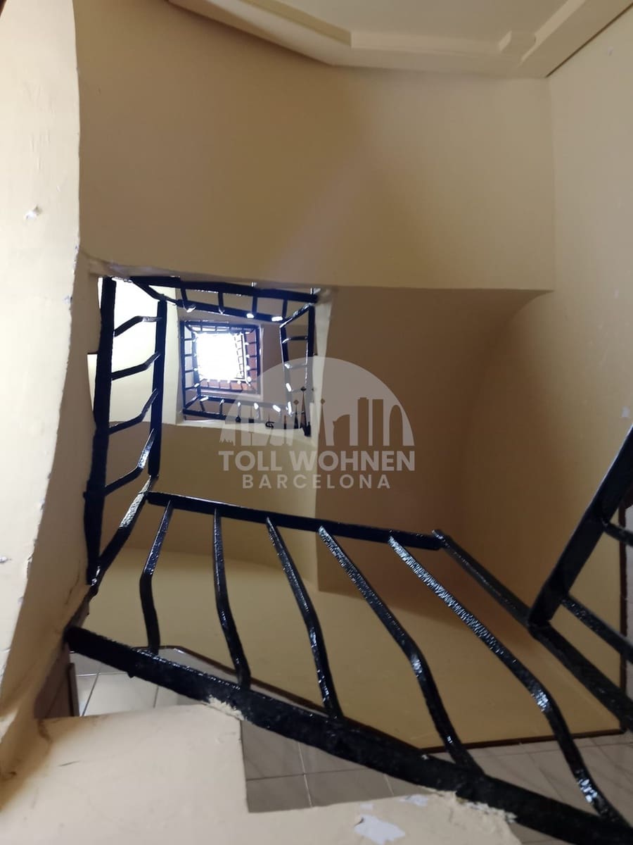 3 bedroom Apartment for sale in Barcelona city - € 465,000 (Ref: 8944873)