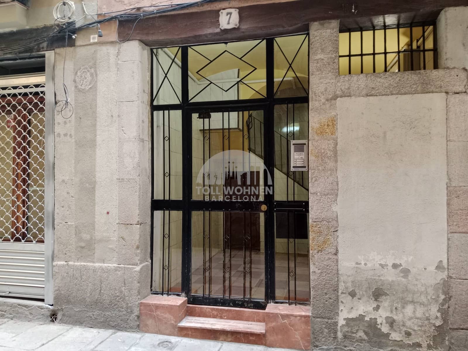 3 bedroom Apartment for sale in Barcelona city - € 465,000 (Ref: 8944873)