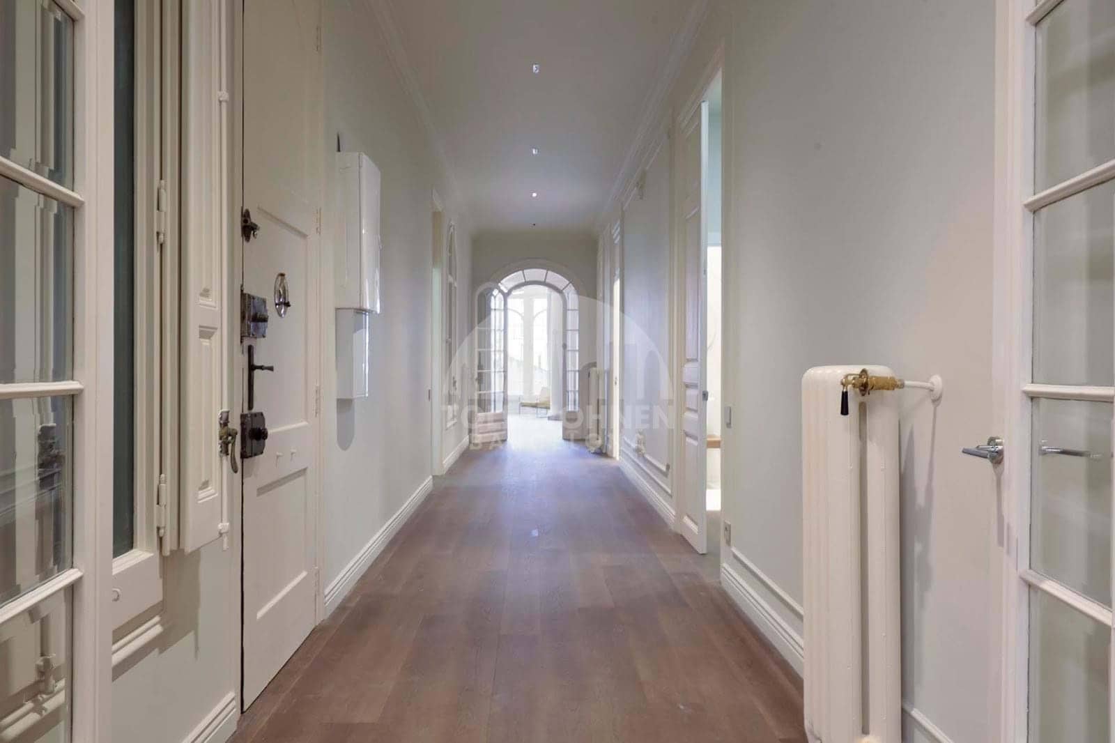 4 bedroom Apartment for sale in Barcelona city - € 1,750,000 (Ref: 9016724)