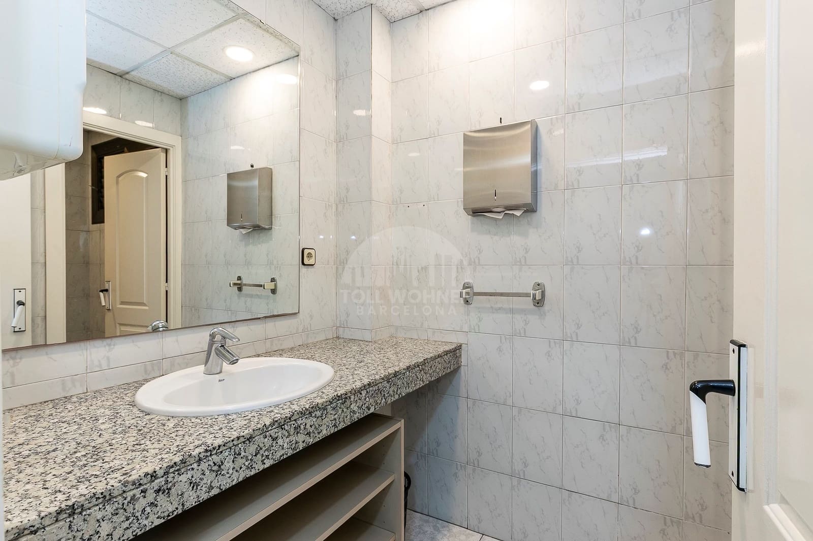 Erhverv til leje i Barcelona by - € 3.900 (Ref: 9228921)