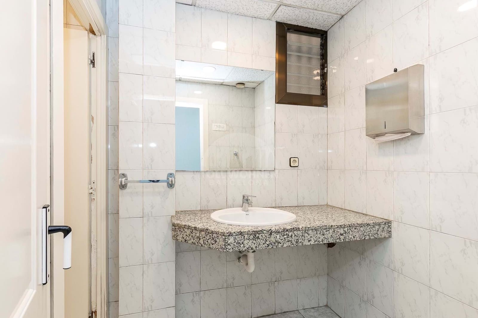 Erhverv til leje i Barcelona by - € 3.900 (Ref: 9228921)