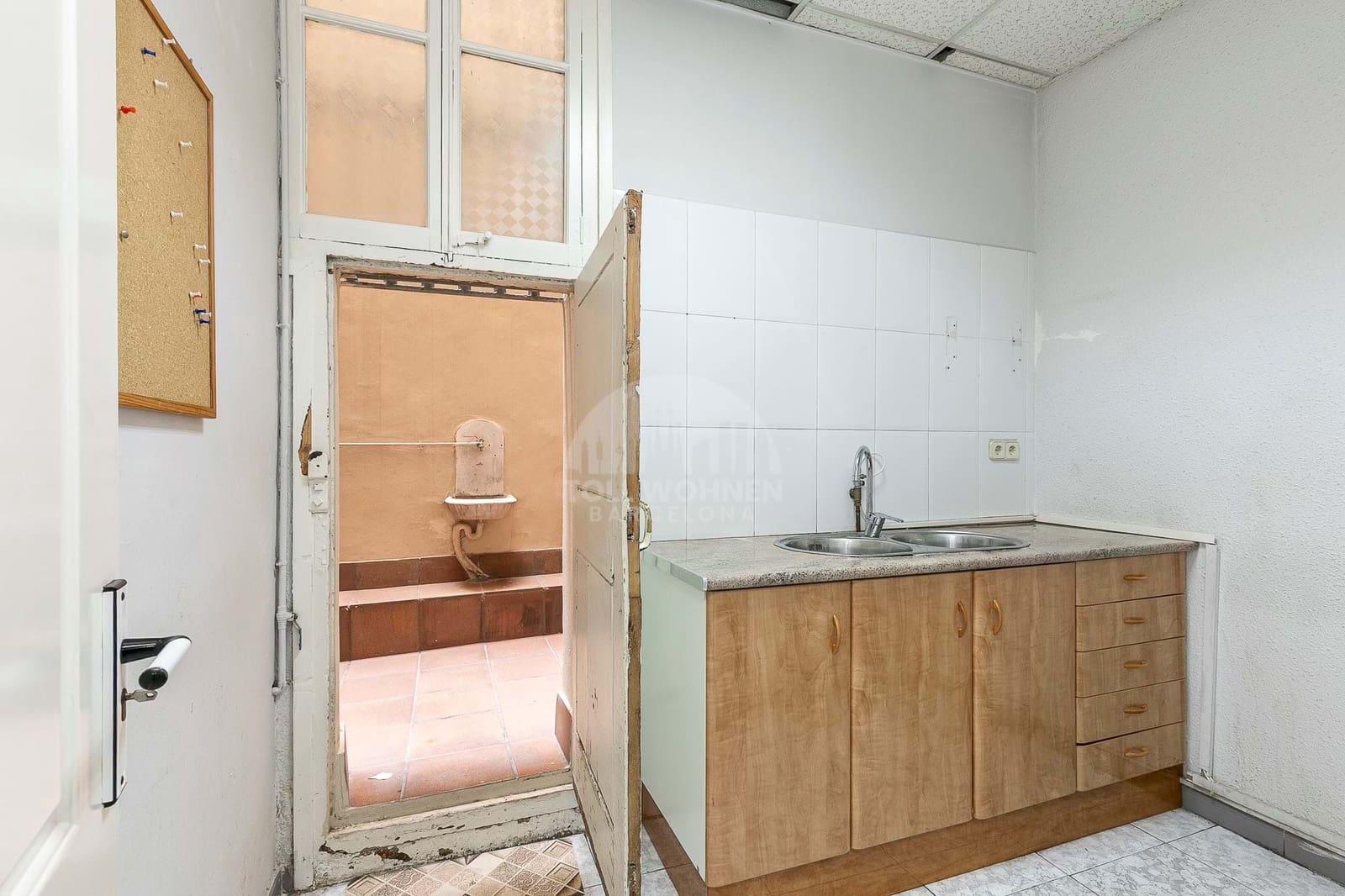 Erhverv til leje i Barcelona by - € 3.900 (Ref: 9228921)