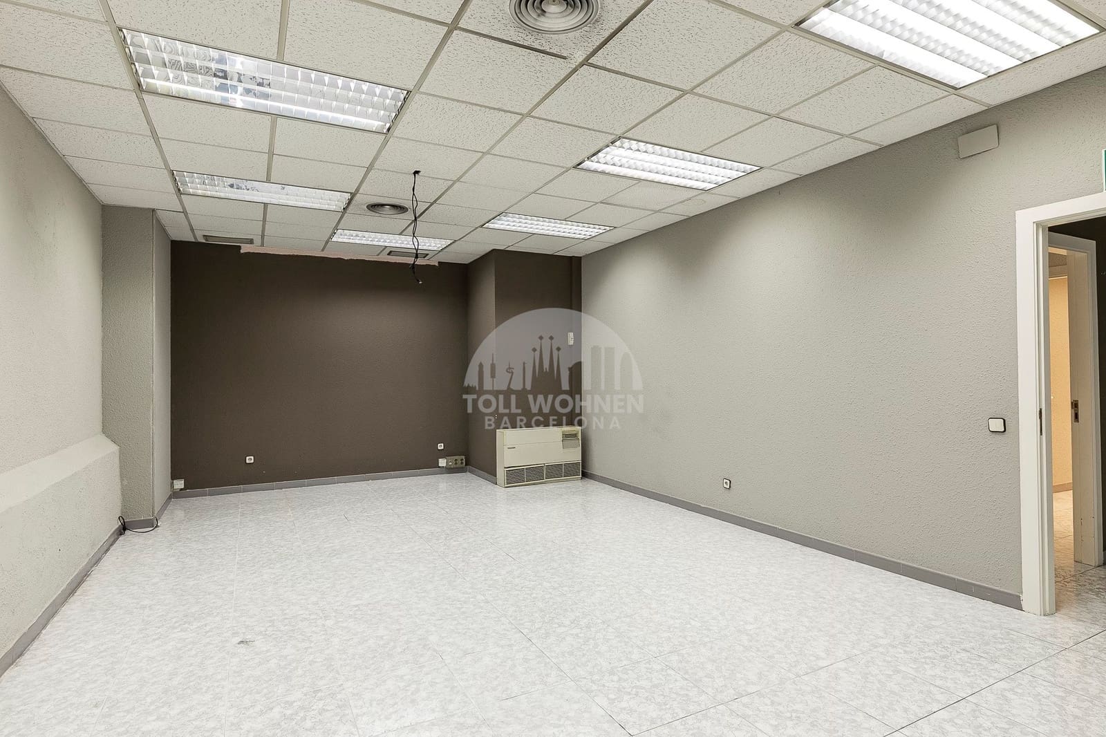 Erhverv til leje i Barcelona by - € 3.900 (Ref: 9228921)