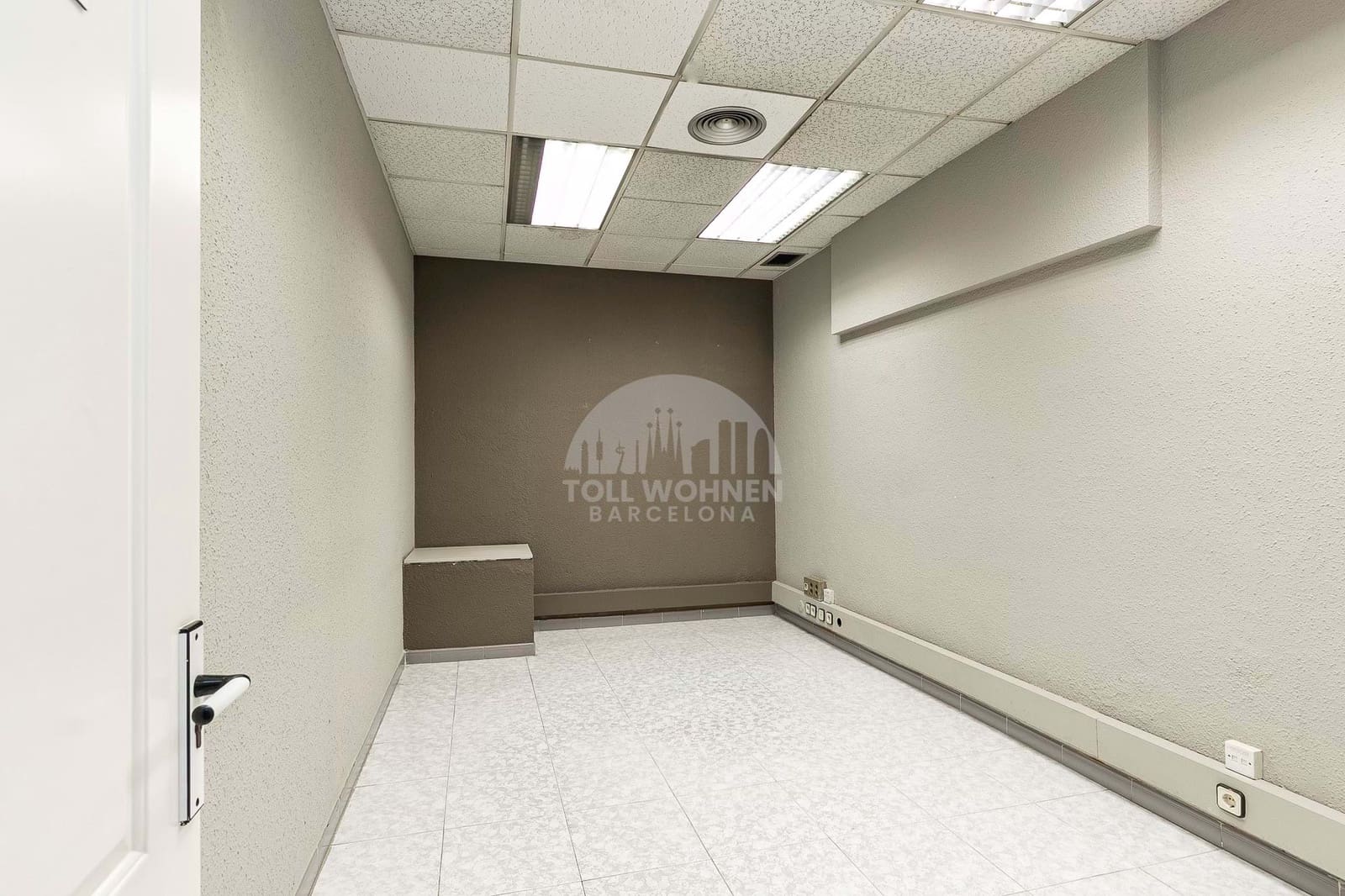 Erhverv til leje i Barcelona by - € 3.900 (Ref: 9228921)