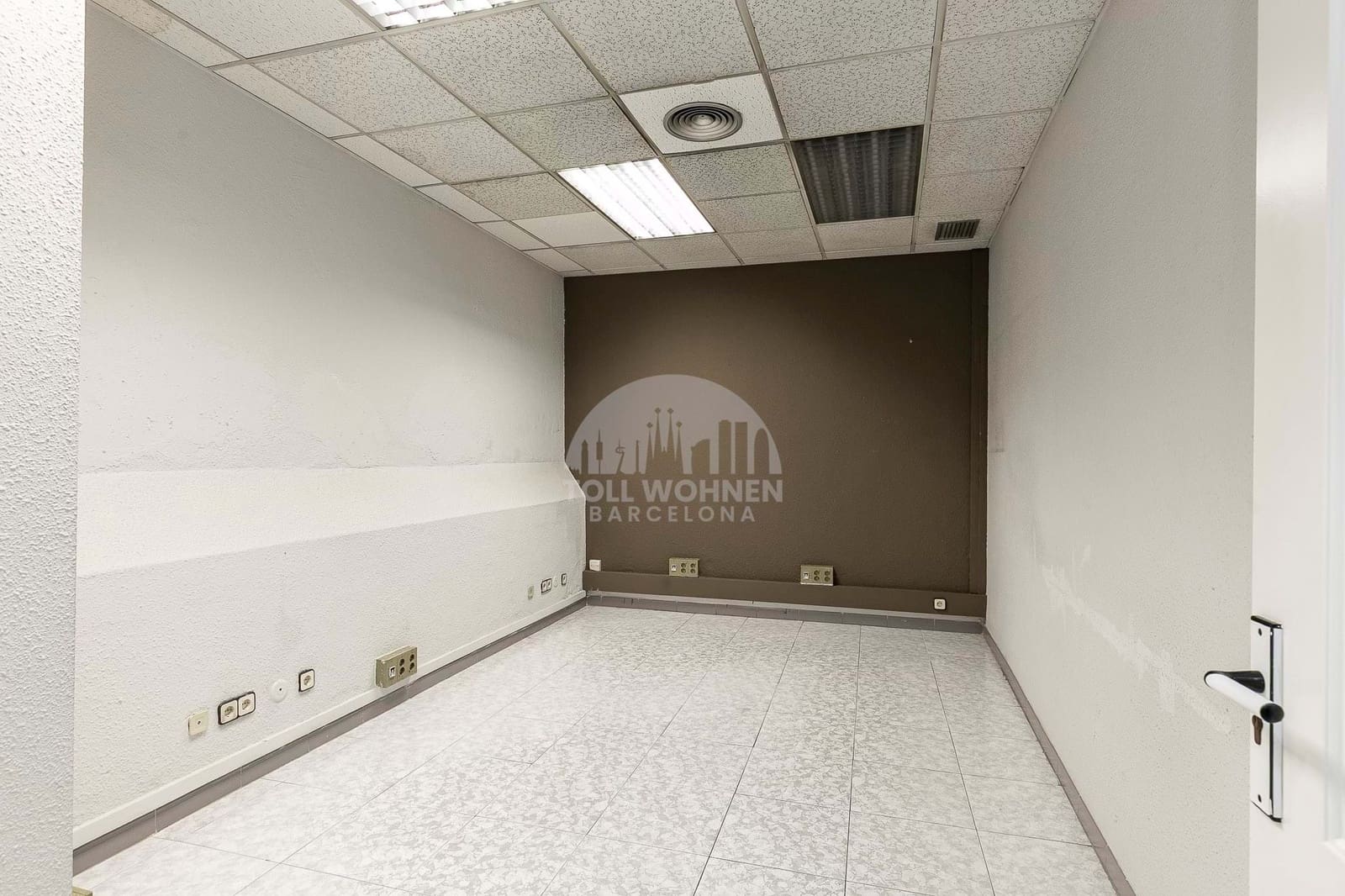 Erhverv til leje i Barcelona by - € 3.900 (Ref: 9228921)