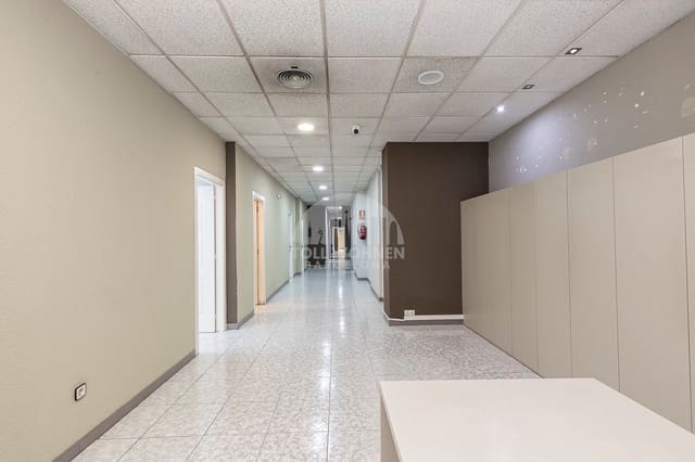 Commercial for rent in Barcelona city - € 3,900 (Ref: 9228921)