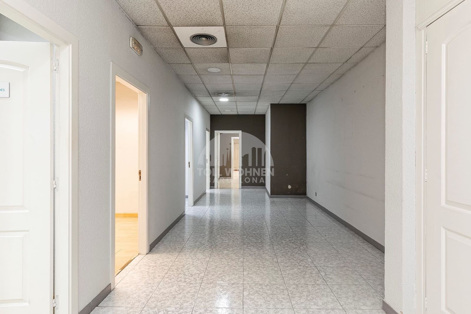 Erhverv til leje i Barcelona by - € 3.900 (Ref: 9228921)