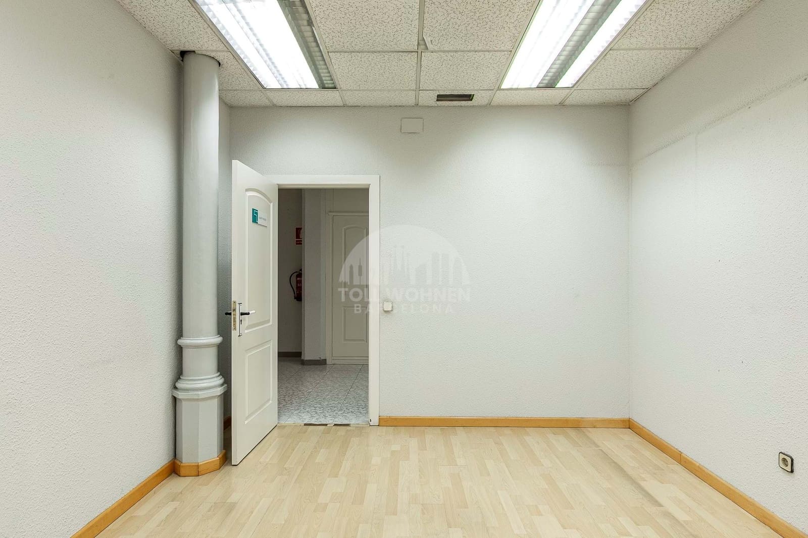 Erhverv til leje i Barcelona by - € 3.900 (Ref: 9228921)