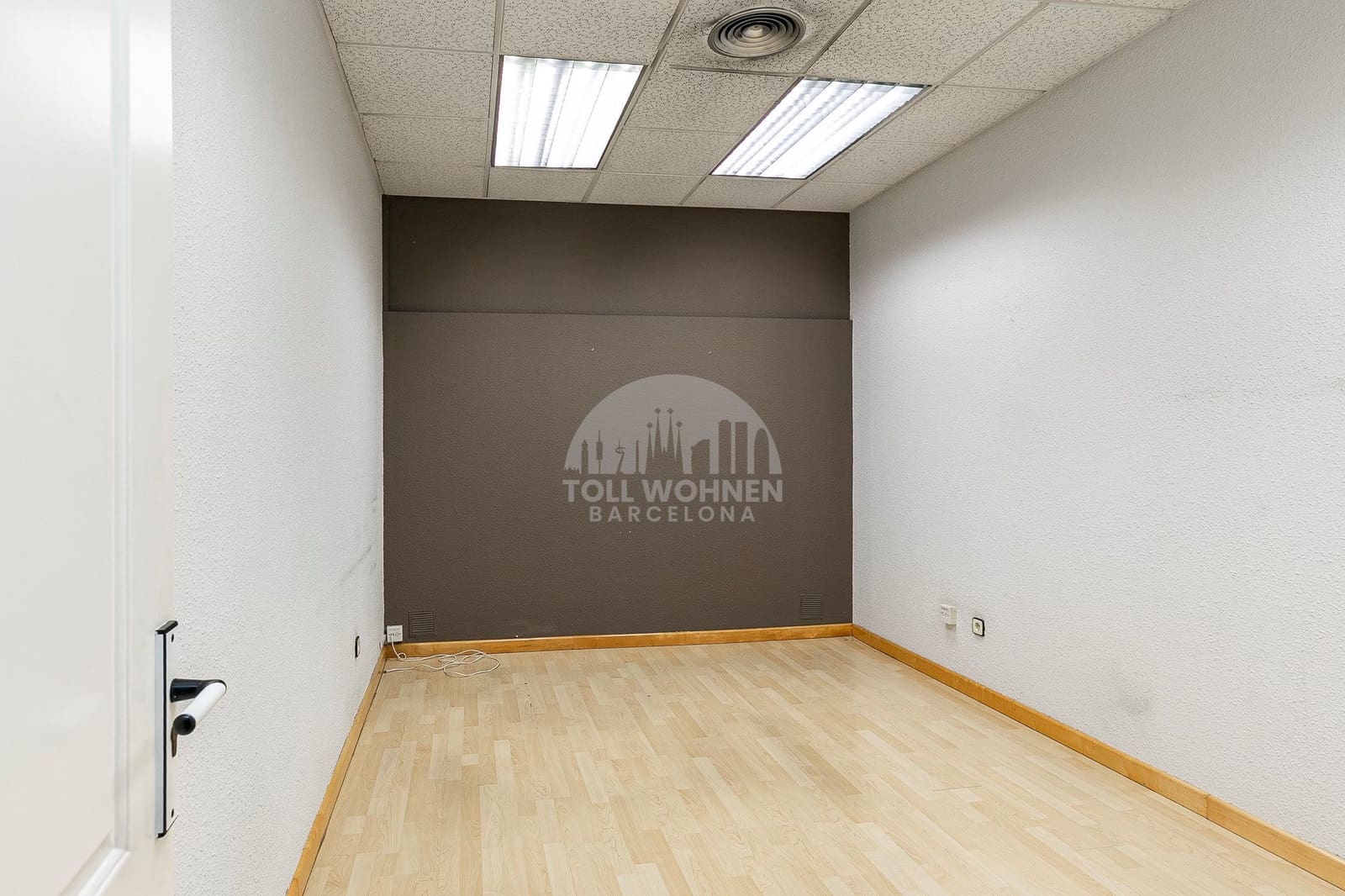 Erhverv til leje i Barcelona by - € 3.900 (Ref: 9228921)