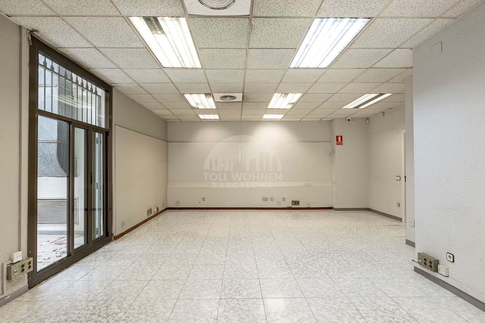 Erhverv til leje i Barcelona by - € 3.900 (Ref: 9228921)