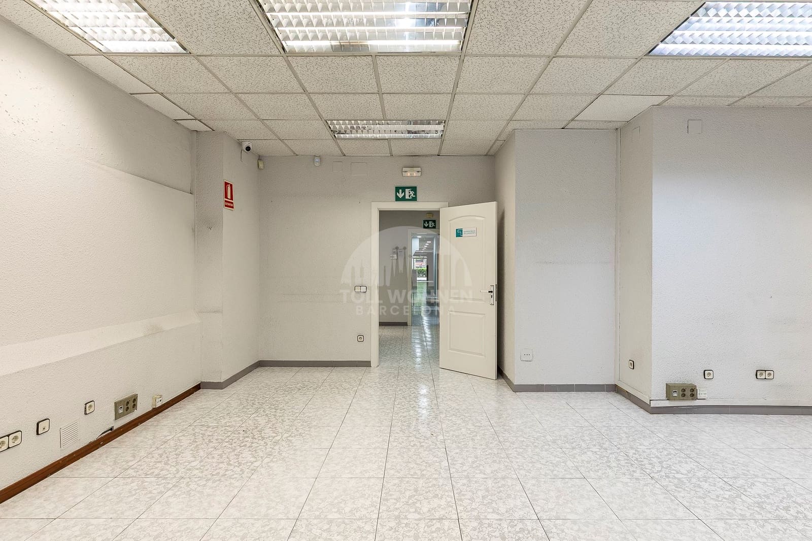 Erhverv til leje i Barcelona by - € 3.900 (Ref: 9228921)