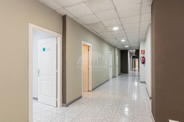 Commercial for rent in Barcelona city - € 3,900 (Ref: 9228921)