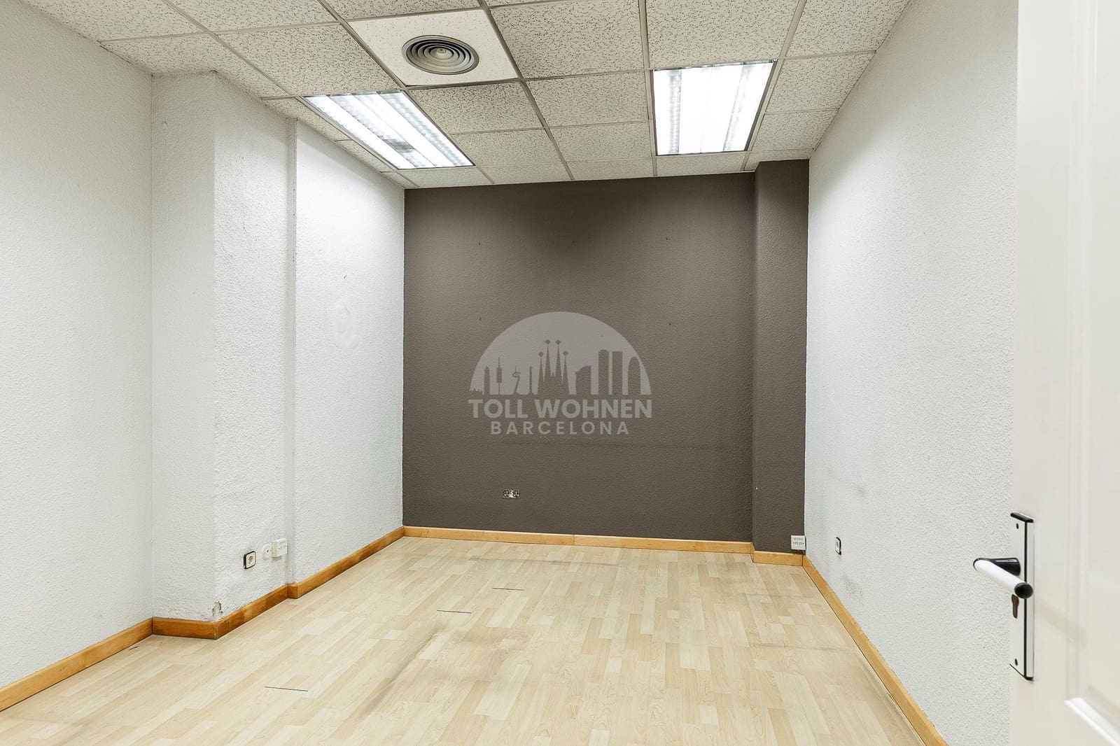 Erhverv til leje i Barcelona by - € 3.900 (Ref: 9228921)