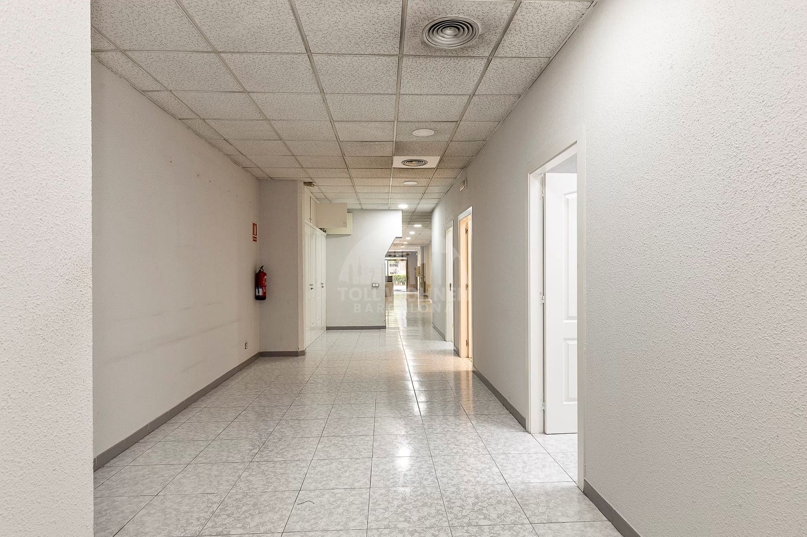 Erhverv til leje i Barcelona by - € 3.900 (Ref: 9228921)