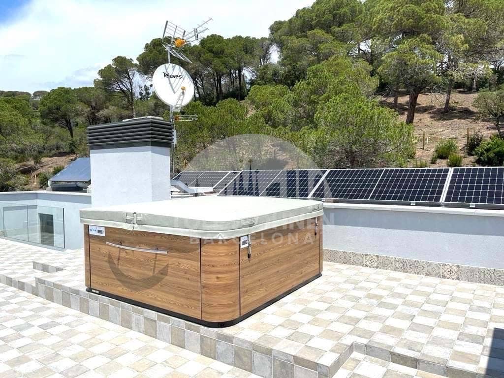 5 makuuhuone Huvila myytävänä paikassa Lloret de Mar mukana uima-altaan 
autotalli - 869 500 € (Ref: 9249049)