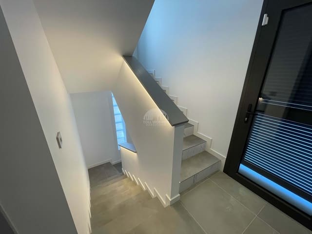 5 Zimmer Villa zu verkaufen in Lloret de Mar mit Pool Garage - 869.500 € (Ref: 9249049)