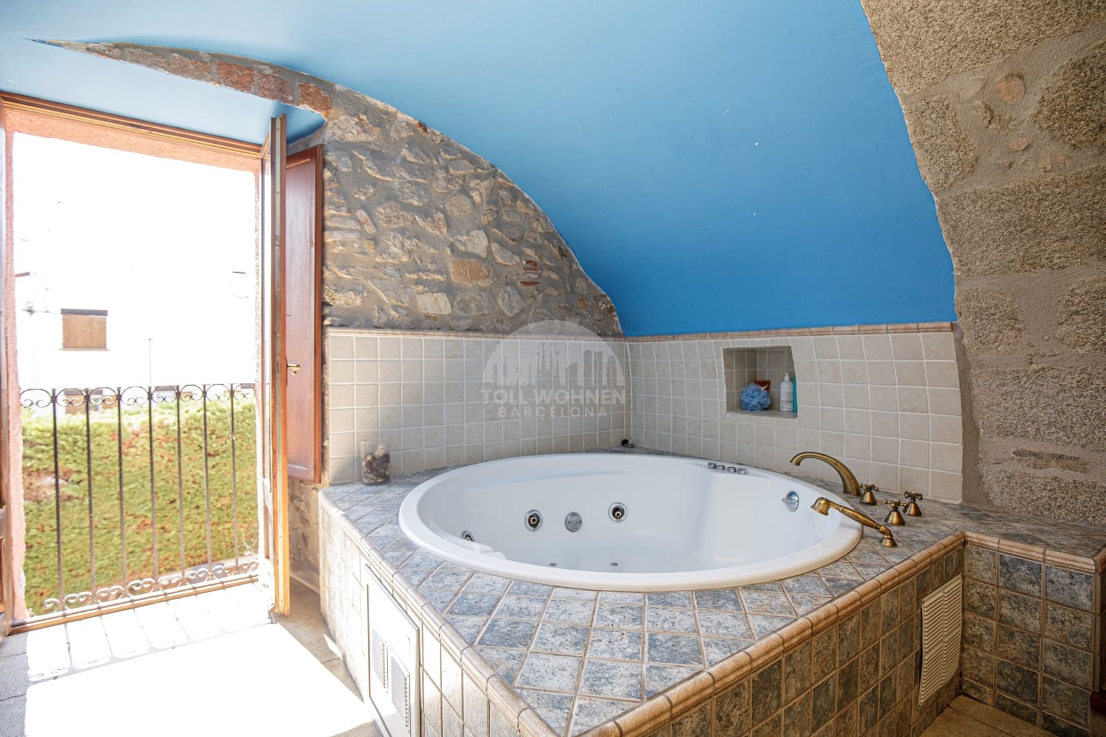 15 bedroom Finca/Country House for sale in Calonge i Sant Antoni with garage - € 2,950,000 (Ref: 9254570)