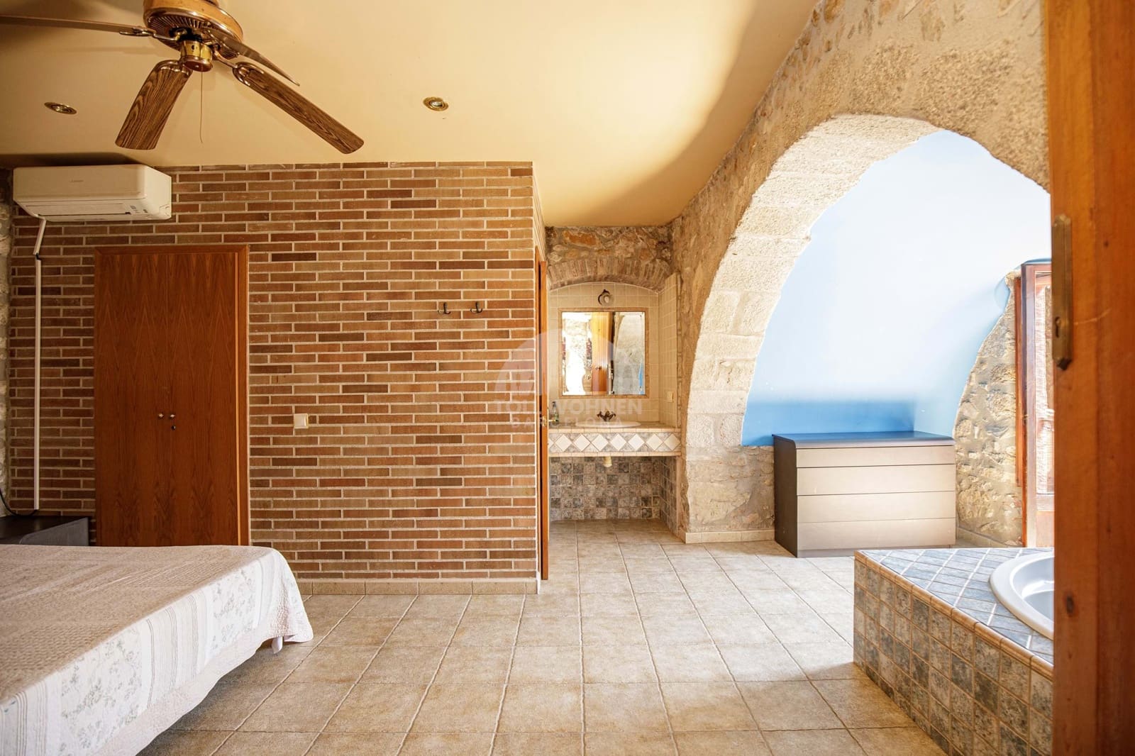 15 bedroom Finca/Country House for sale in Calonge i Sant Antoni with garage - € 2,950,000 (Ref: 9254570)