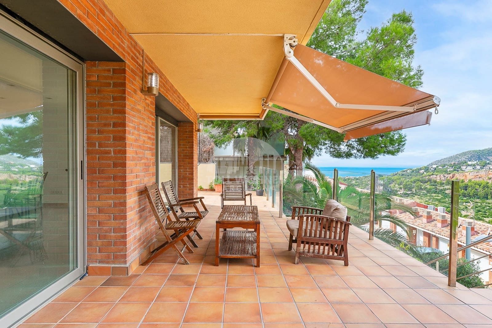 6 soverom Villa til salgs i Castelldefels med svømmebasseng garasje - € 1 295 000 (Ref: 9271839)