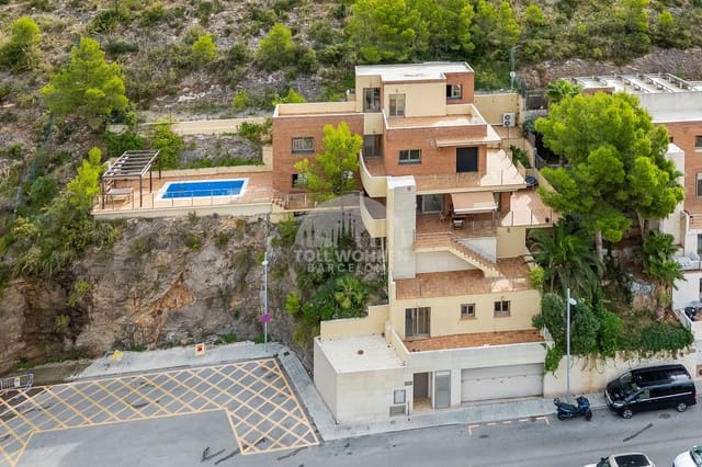 6 bedroom Villa for sale in Castelldefels with pool garage - € 1,295,000 (Ref: 9271839)