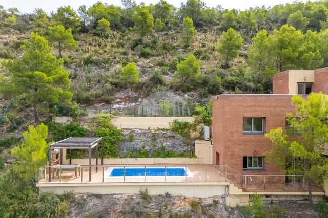 6 bedroom Villa for sale in Castelldefels with pool garage - € 1,295,000 (Ref: 9271839)