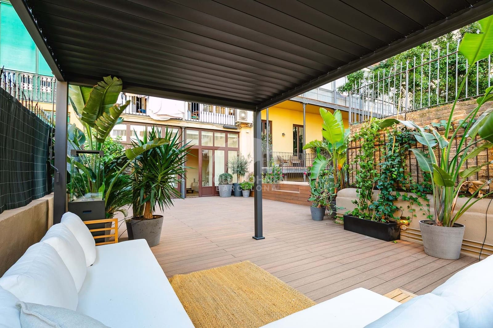 3 bedroom Apartment for rent in Barcelona city - € 13,000 (Ref: 9348620)