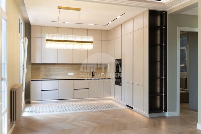 3 bedroom Apartment for sale in Barcelona city - € 1,225,000 (Ref: 9451037)