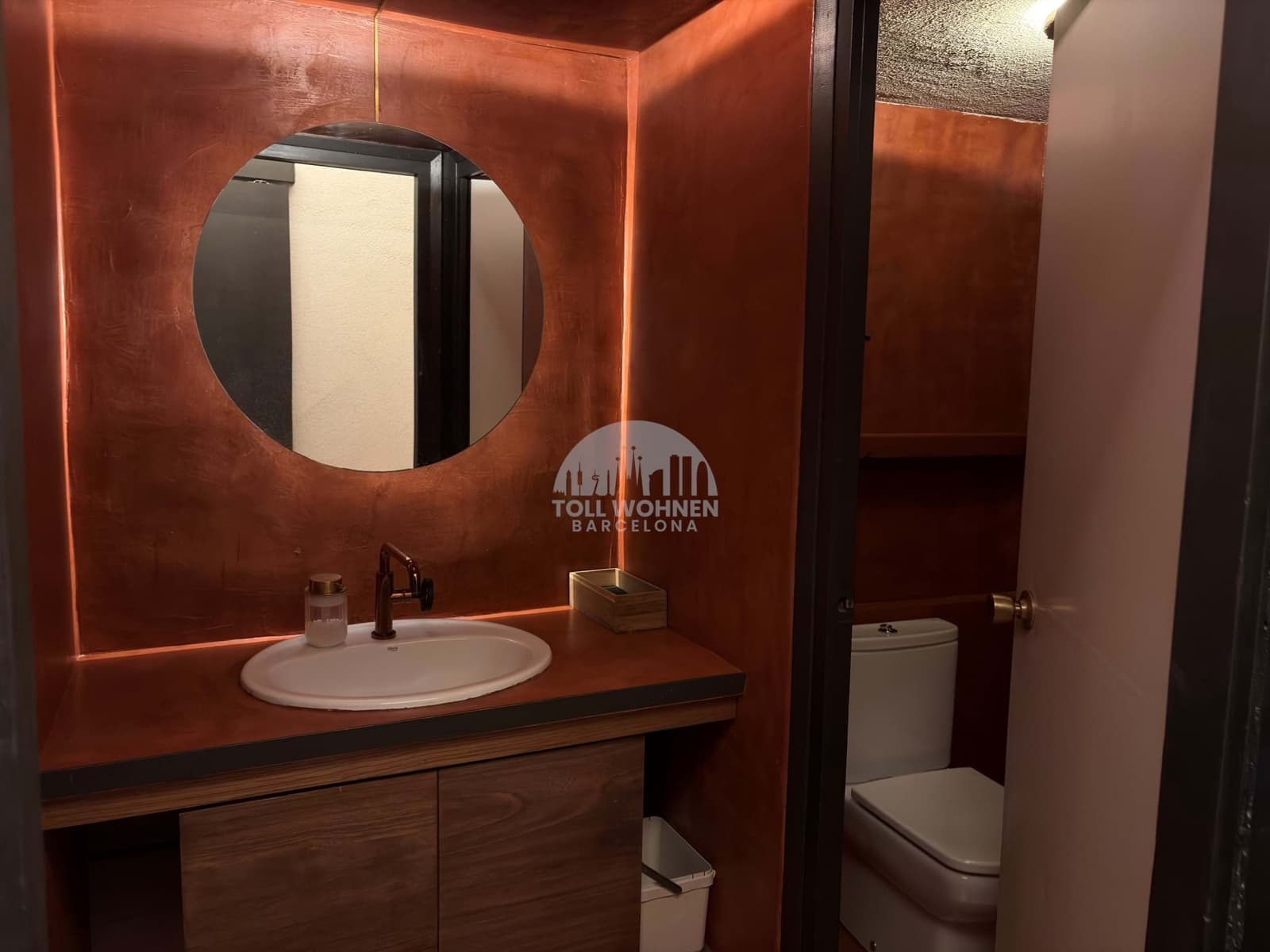 Erhverv til salg i Barcelona by - € 195.000 (Ref: 9525298)