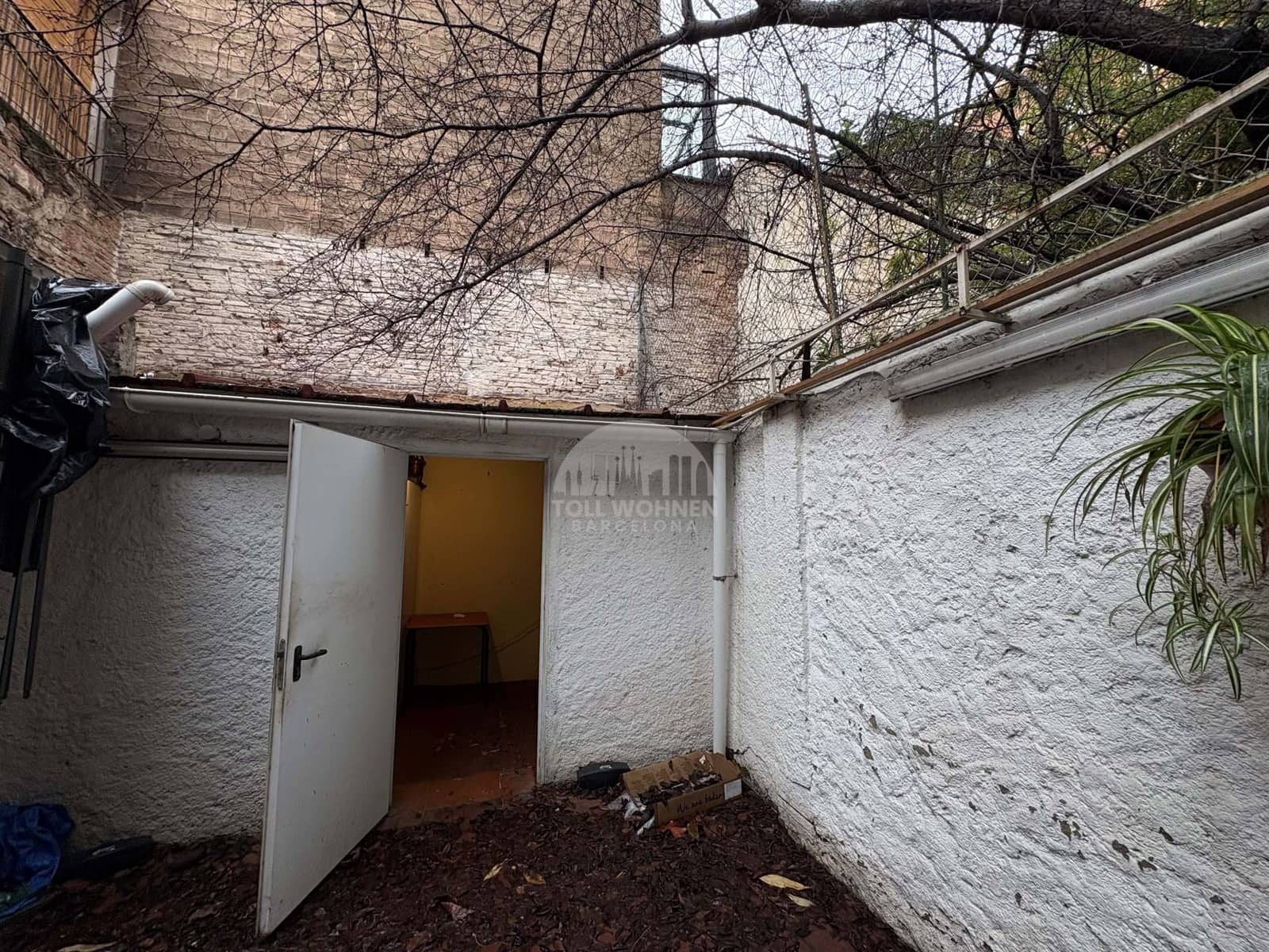 Erhverv til salg i Barcelona by - € 195.000 (Ref: 9525298)