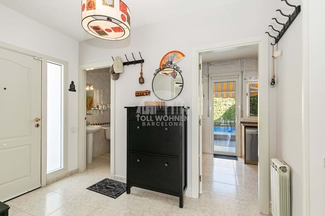 5 soveværelse Byhus til salg i Torredembarra med swimmingpool garage - € 500.000 (Ref: 9560727)