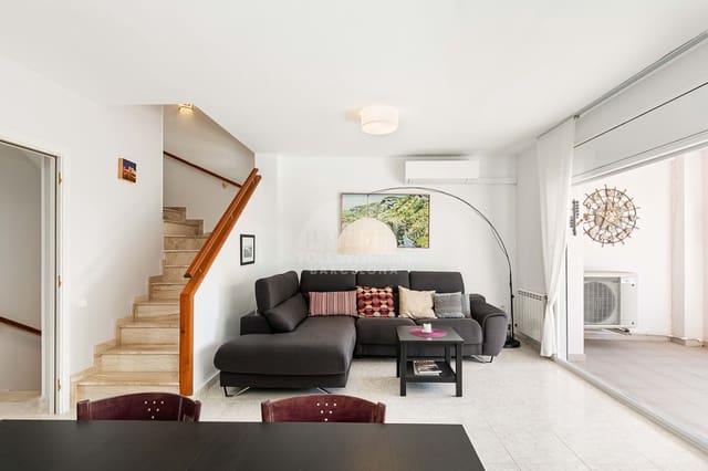 5 soveværelse Byhus til salg i Torredembarra med swimmingpool garage - € 500.000 (Ref: 9560727)