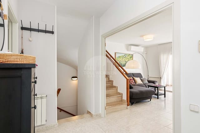 5 soveværelse Byhus til salg i Torredembarra med swimmingpool garage - € 500.000 (Ref: 9560727)