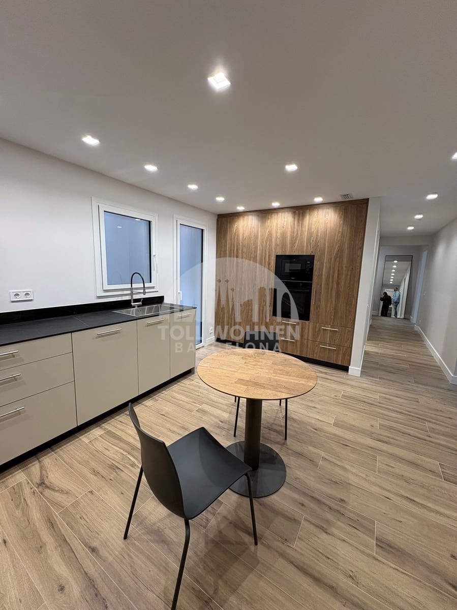 4 bedroom Apartment for sale in Barcelona city - € 769,000 (Ref: 9660778)