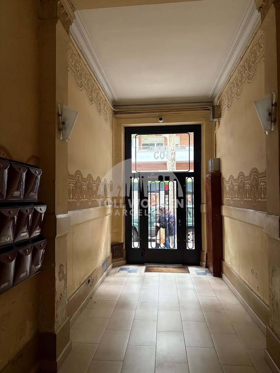 2 soveværelse Lejlighed til salg i Barcelona by - € 370.000 (Ref: 9673732)