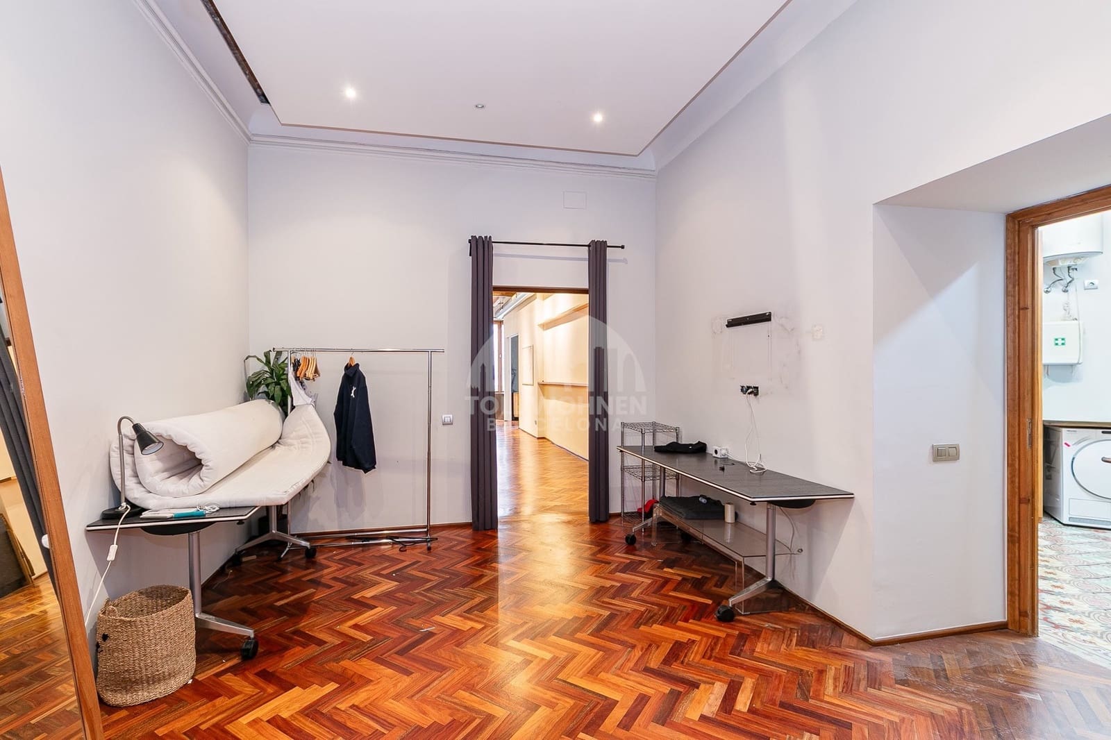 4 bedroom Office for sale in Barcelona city - € 1,092,000 (Ref: 9696771)