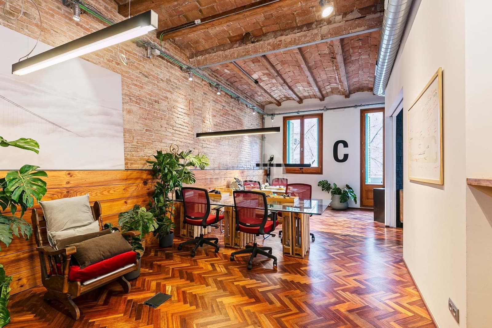 4 bedroom Office for sale in Barcelona city - € 1,092,000 (Ref: 9696771)