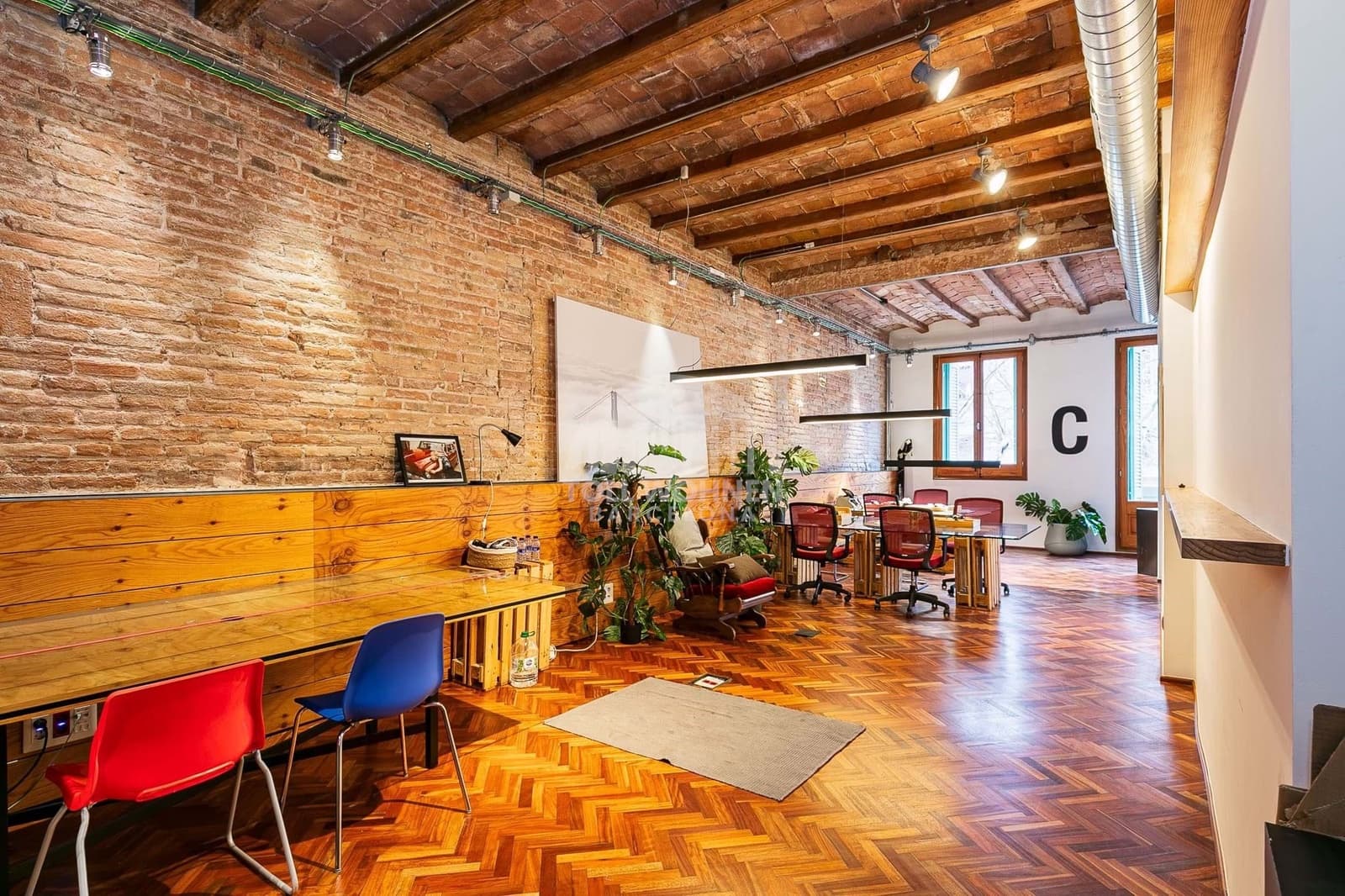 4 bedroom Office for sale in Barcelona city - € 1,092,000 (Ref: 9696771)