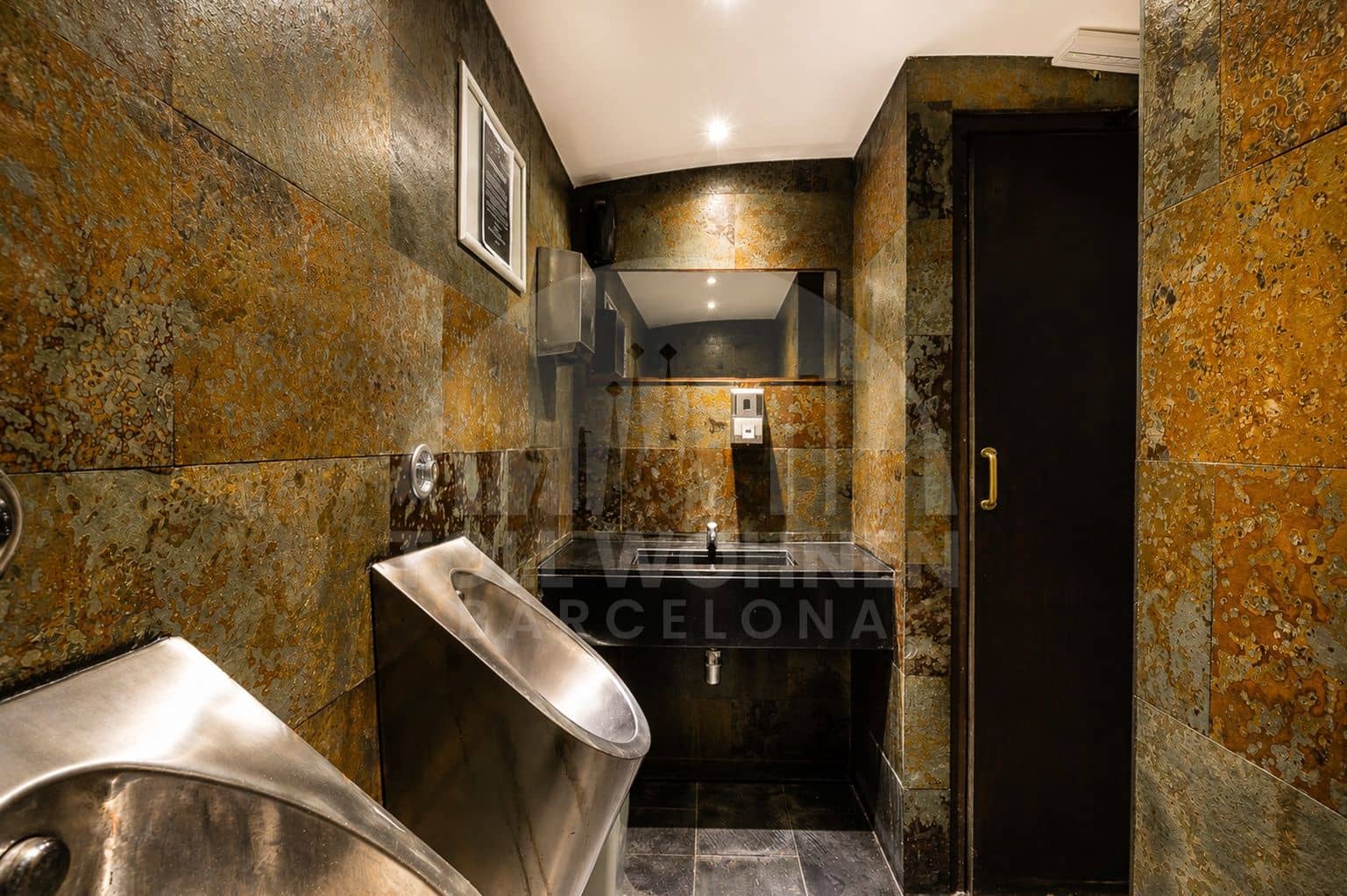 Commercieel te koop in Barcelona stad - € 495.000 (Ref: 9757807)