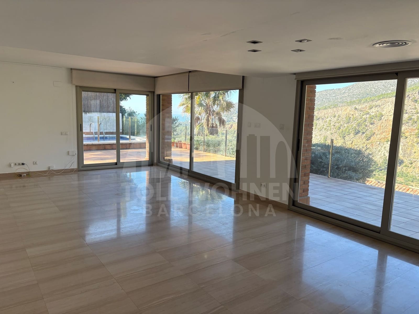 6 bedroom Villa for sale in Castelldefels with pool garage - € 1,195,000 (Ref: 9956350)