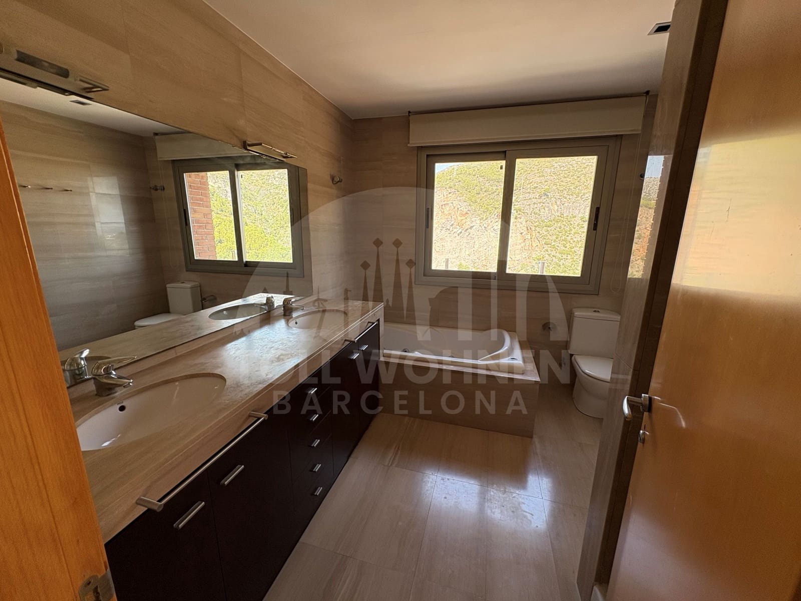 6 bedroom Villa for sale in Castelldefels with pool garage - € 1,195,000 (Ref: 9956350)