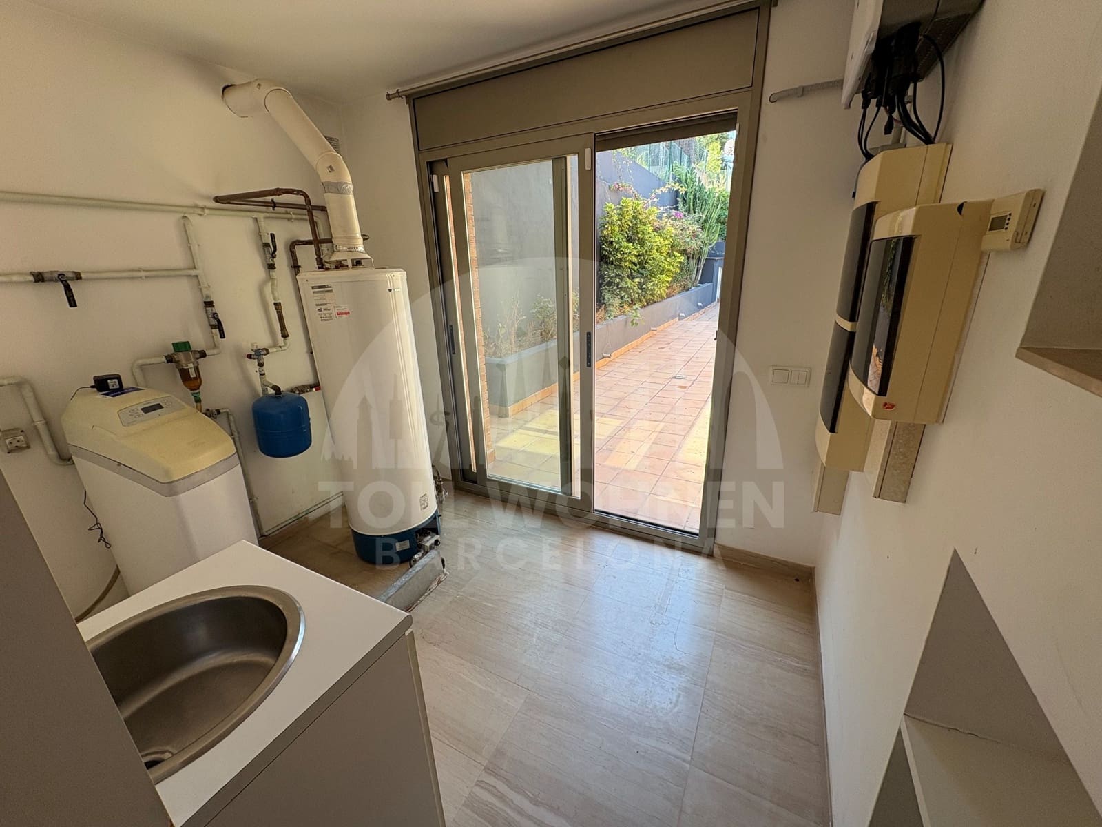 6 bedroom Villa for sale in Castelldefels with pool garage - € 1,195,000 (Ref: 9956350)