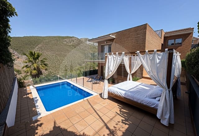 6 soveværelse Villa til salg i Castelldefels med swimmingpool garage - € 1.195.000 (Ref: 9956350)