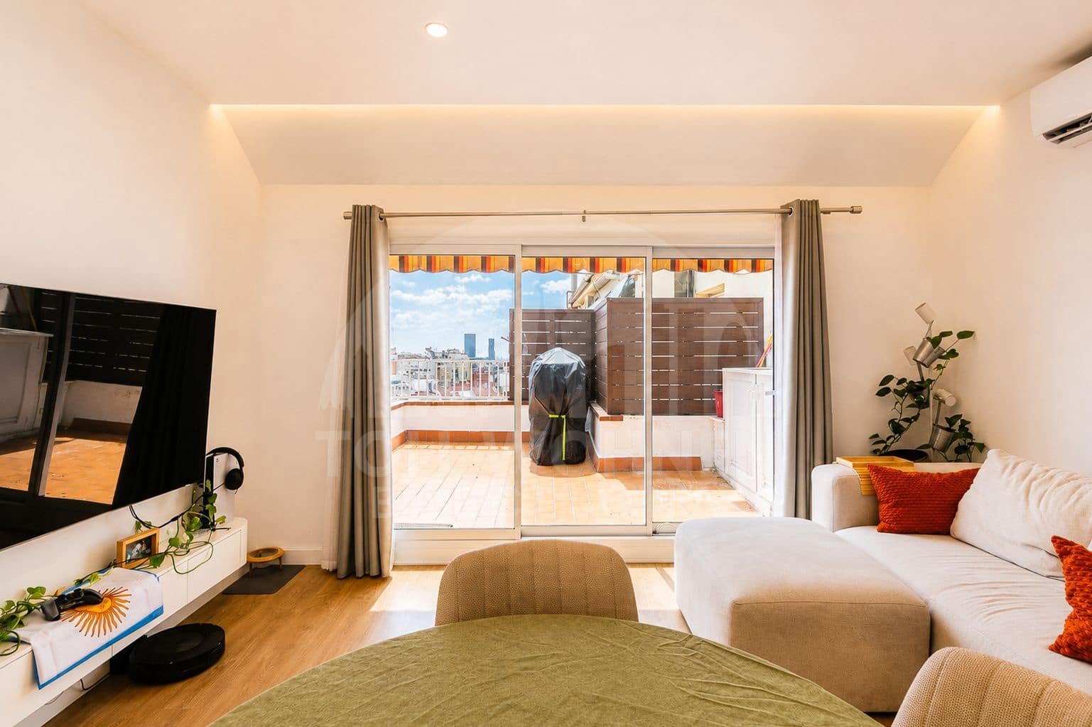 2 bedroom Penthouse for sale in Barcelona city - € 595,000 (Ref: 9966118)