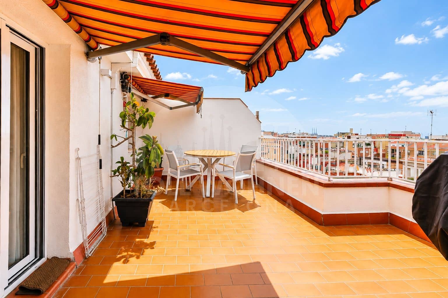 2 bedroom Penthouse for sale in Barcelona city - € 595,000 (Ref: 9966118)