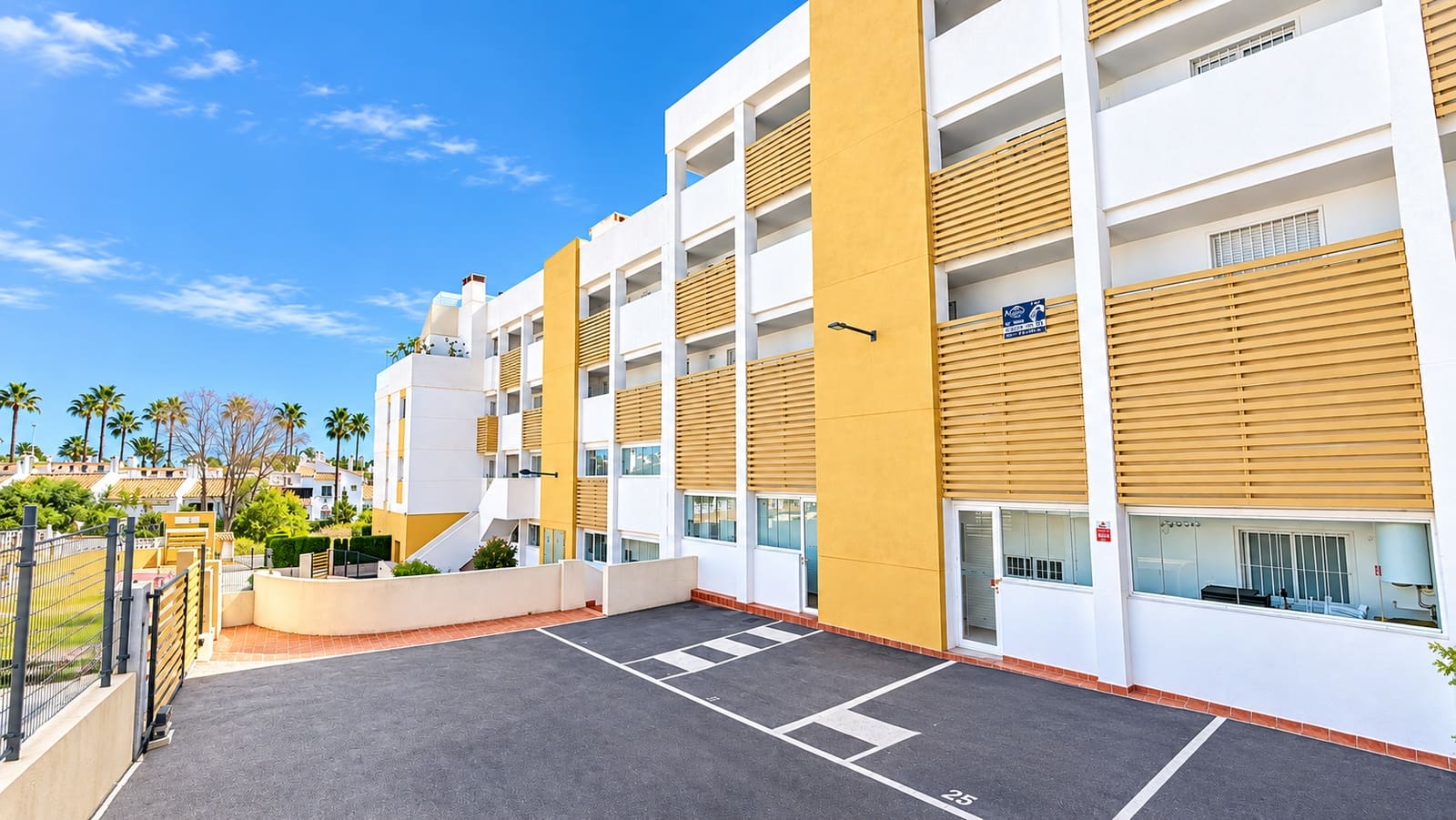 2 soveværelse Lejlighed til salg i Villamartin med swimmingpool garage - € 179.990 (Ref: 10098783)