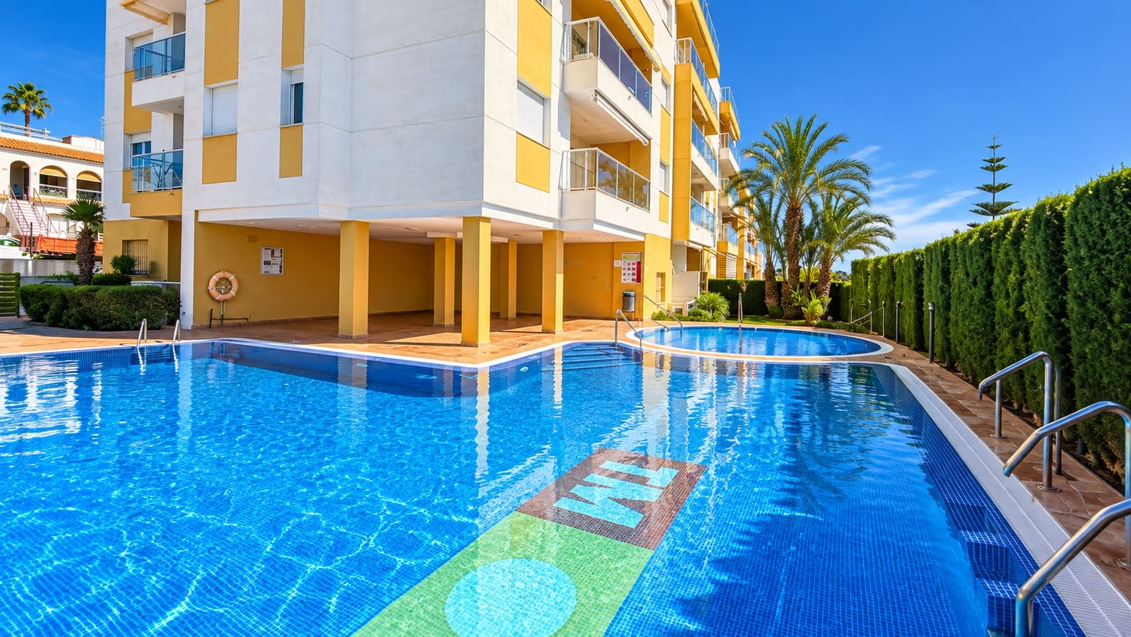 2 soveværelse Lejlighed til salg i Villamartin med swimmingpool garage - € 179.990 (Ref: 10098783)